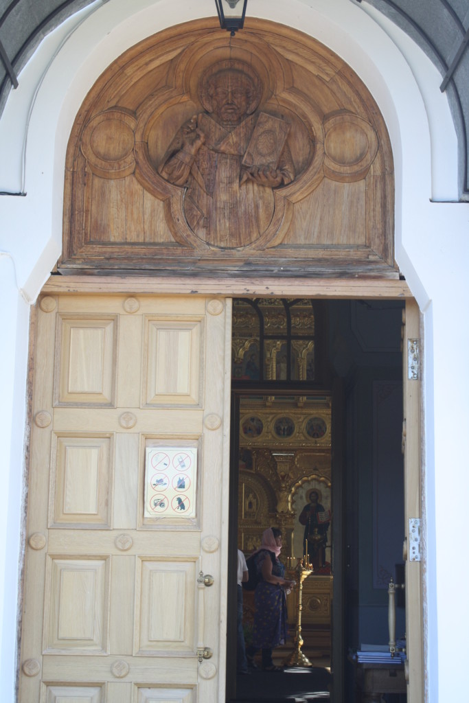 Деревянные двери на Валааме